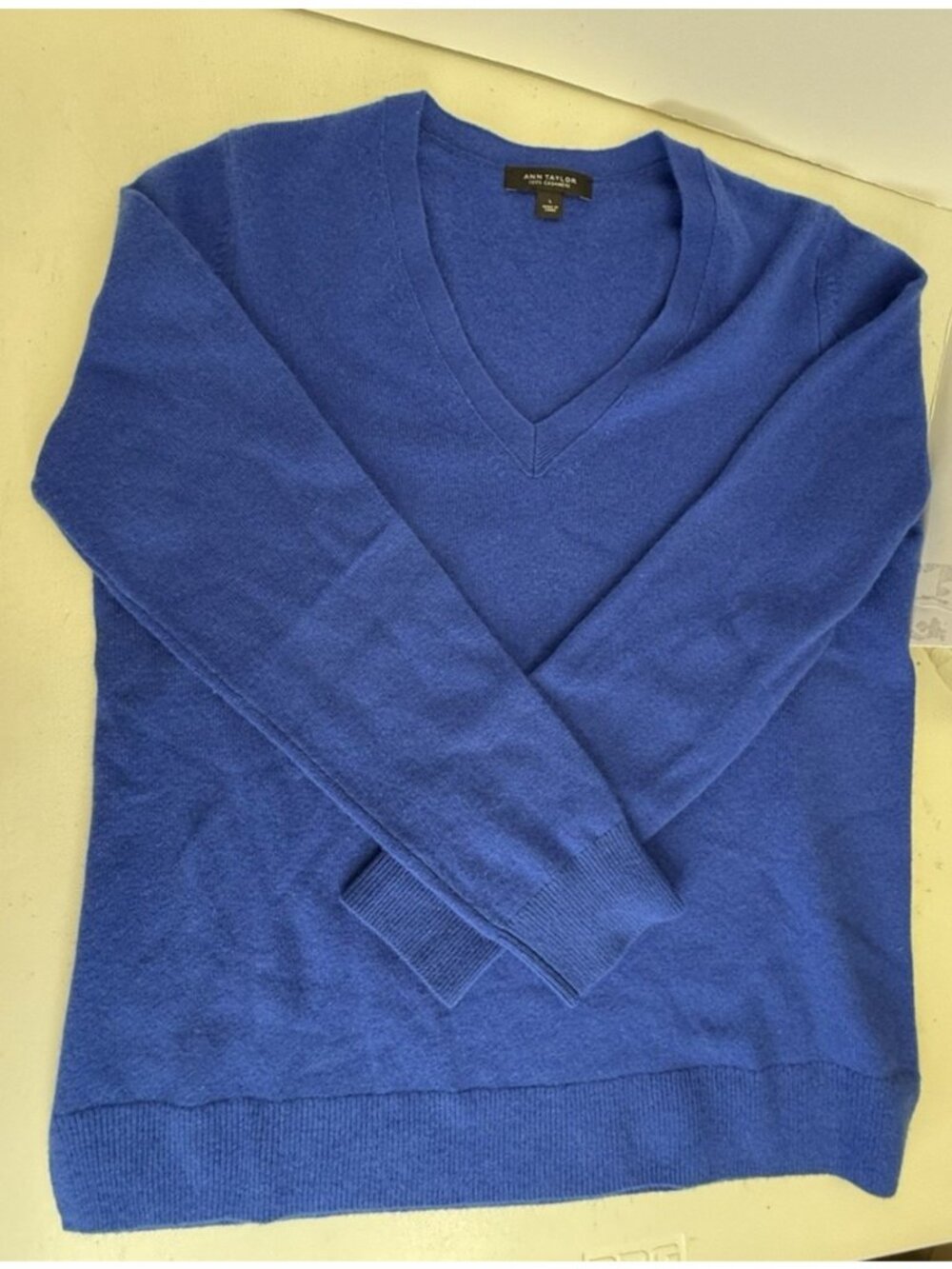 Ann Taylor Size Medium 100% Cashmere Blue V Neck Sweater Pullover Long Sleeve